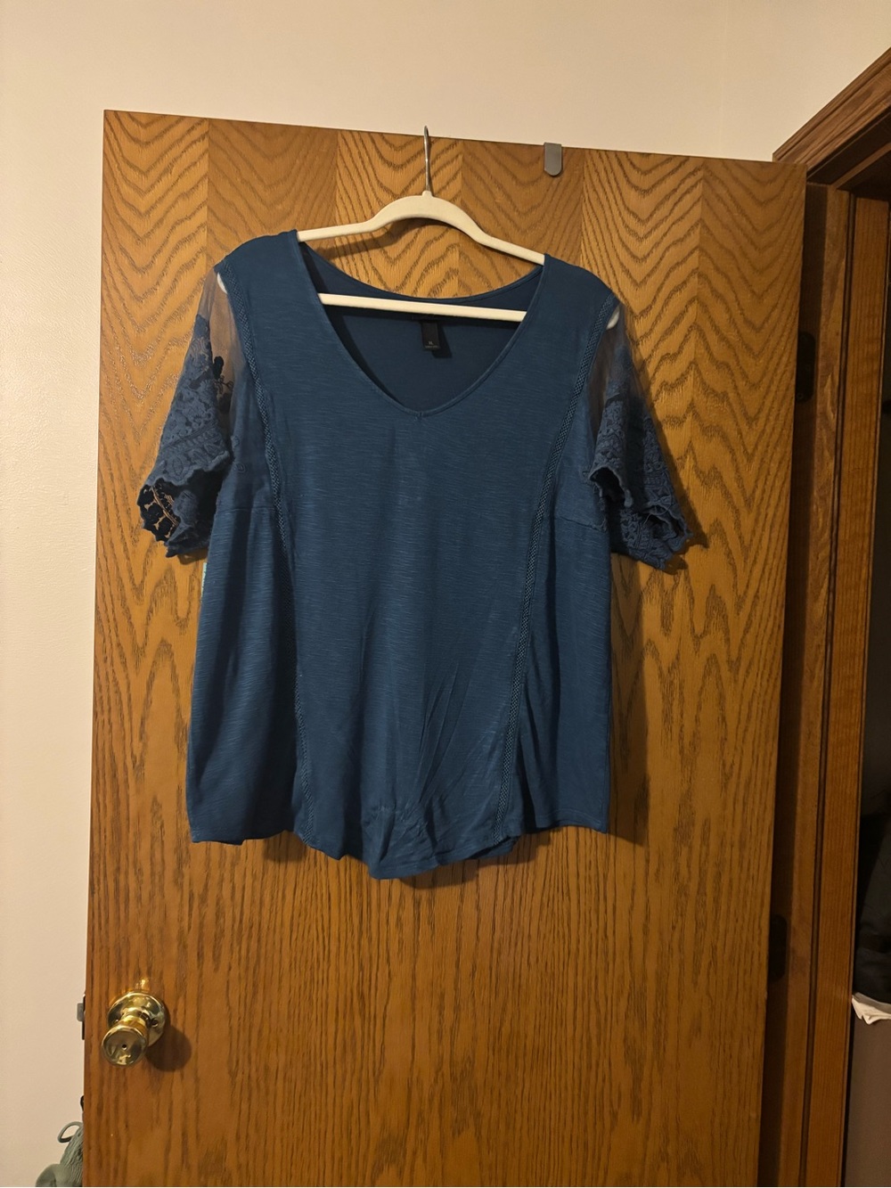 Daytrip Women's Teal Lace Sleeve V-Neck Top